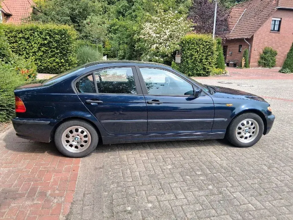 Gebraucht BMW 316 116 PS (85 kW) 2002 Blau Limousine