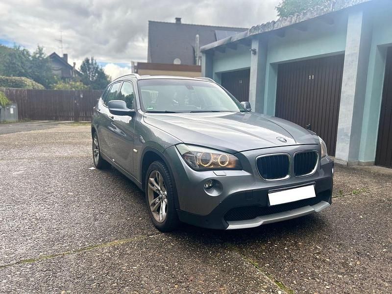 Grau Gebraucht 2011 BMW X1 Performance SUV | 7.900 € (Superpreis) - Bild 1/4