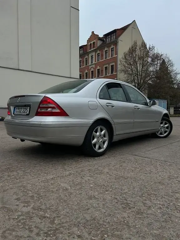 Second-hand Mercedes 240 170 CP (125 kW) 2000 Argintiu Berlinǎ