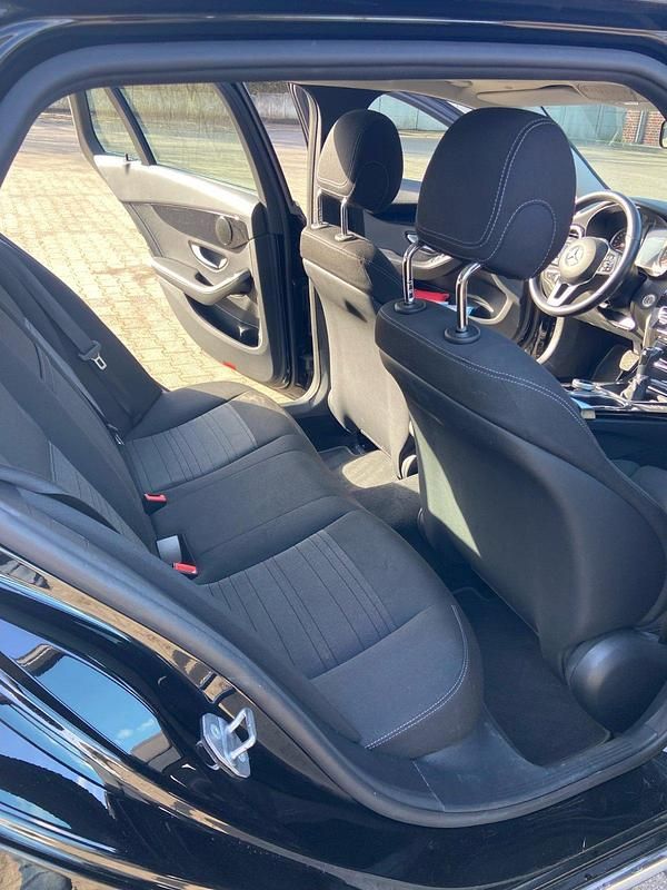 Gebraucht Mercedes C180 156 PS (114 kW) 2019 Schwarz Kombi