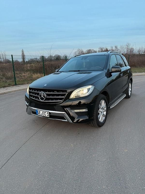 Schwarz Gebraucht 2013 Mercedes ML350 AMG SUV | 15.900 € (Superpreis) - Bild 1/4