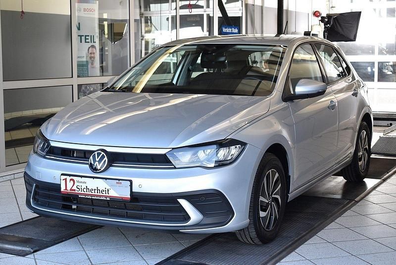 Silber Gebraucht 2024 VW Polo Life Kleinwagen | 19.335 € (Guter Preis) - Bild 1/4