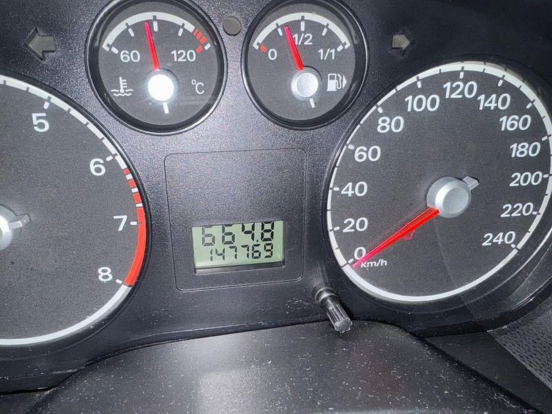 Blau Gebraucht 2006 Ford Focus Limousine | 2.000 € (Guter Preis) - Bild 1/4