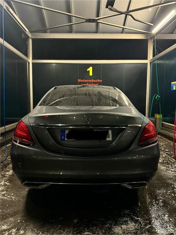 Grau Gebraucht 2019 Mercedes C200 Limousine | 25.500 € (Teuer) - Bild 1/4