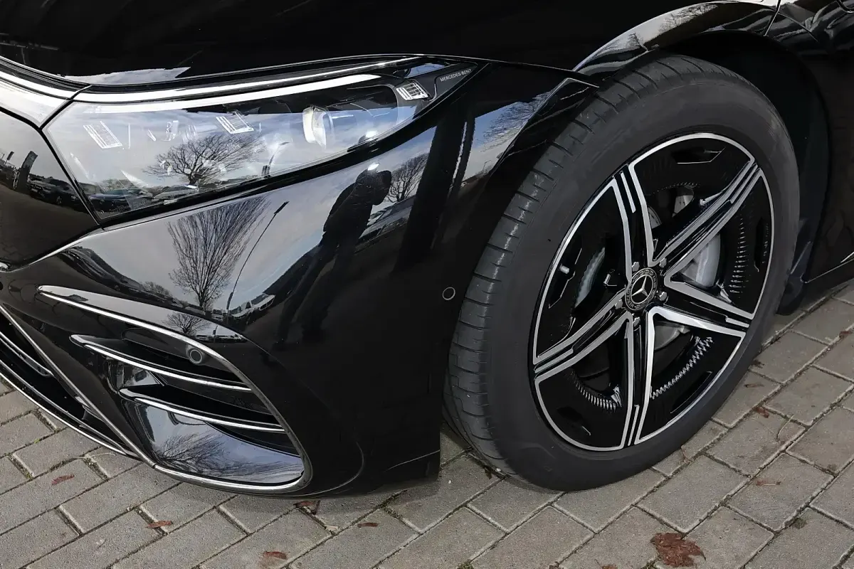 Gebraucht Mercedes EQS500 AMG 330 kW (449 PS) 2023 Metalliclack obsidianschwarz Limousine