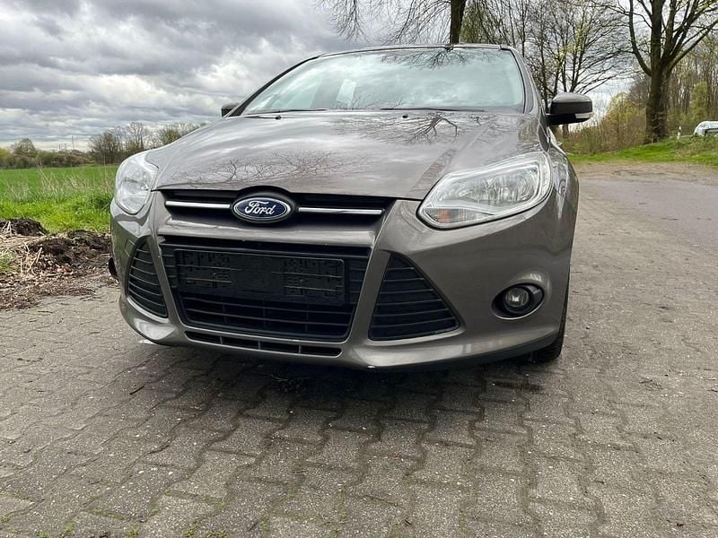 Gebraucht Ford Focus Trend 116 PS (85 kW) 2013 Braun Kombi