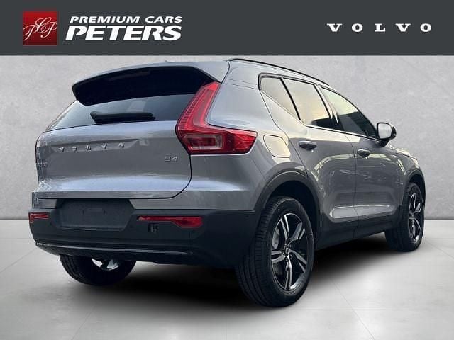 Neu Volvo XC40 Plus 197 PS (144 kW) 2026 Silber SUV