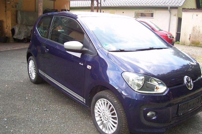 Blau Gebraucht 2016 VW up! CLUB Kleinwagen | 6.300 € (Guter Preis) - Bild 1/4