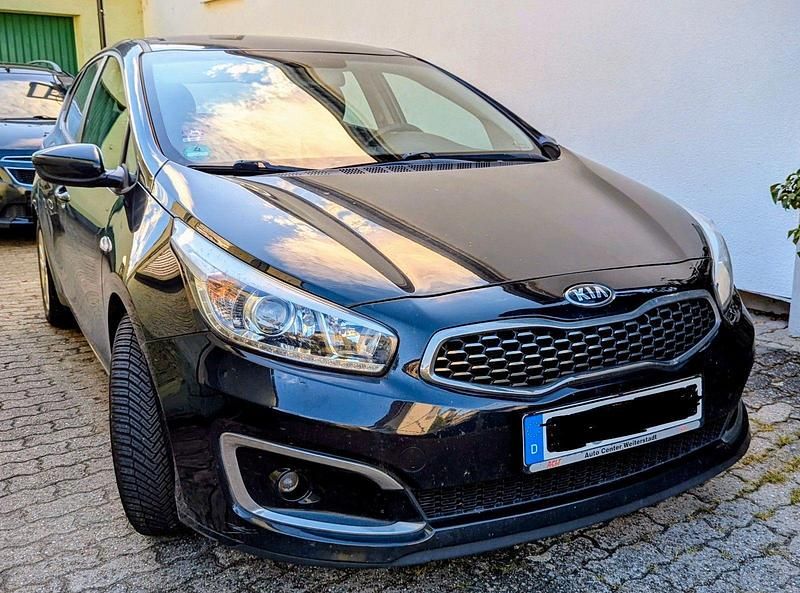 Schwarz Gebraucht 2018 Kia Ceed Edition 7 Limousine | 10.000 € (Guter Preis) - Bild 1/4