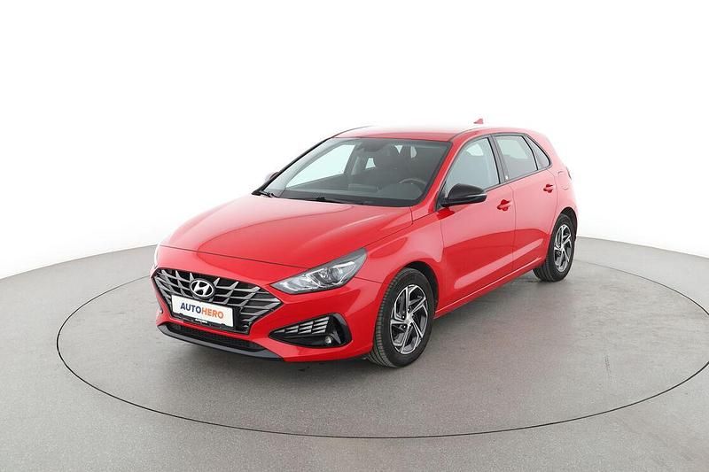 Rot Gebraucht 2021 Hyundai i30 Edition 30 Limousine | 15.500 € (Teuer) - Bild 1/3