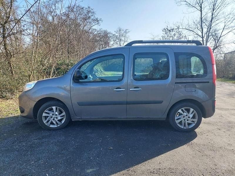 Gebraucht Renault Kangoo Initiale Paris 114 PS (83 kW) 2014 Van / Kleinbus
