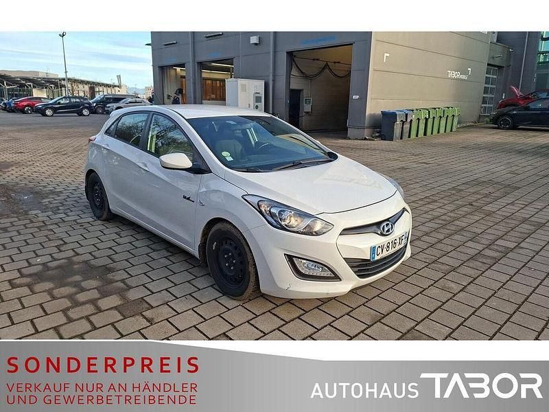 Gebraucht Hyundai i30 Style 110 PS (80 kW) 2013 Creamy white / sol Limousine