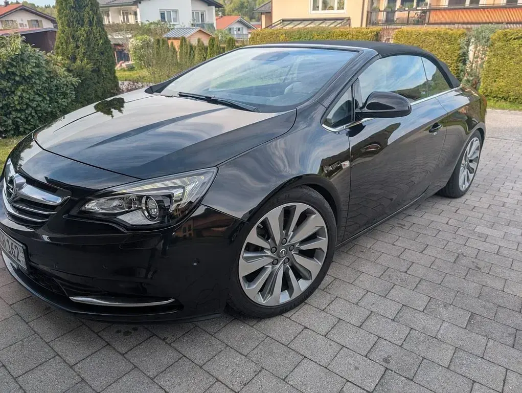 Usado Opel Cascada Active 200 HP (147 kW) 2017 Preto Cabrios