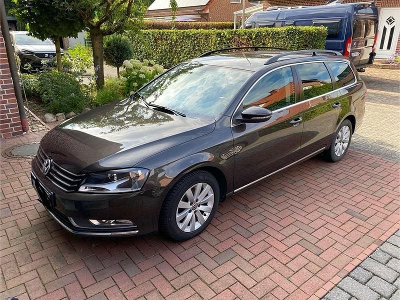 Braun Gebraucht 2012 VW Passat Comfortline Kombi | 7.190 € (Fairer Preis) - Bild 1/4