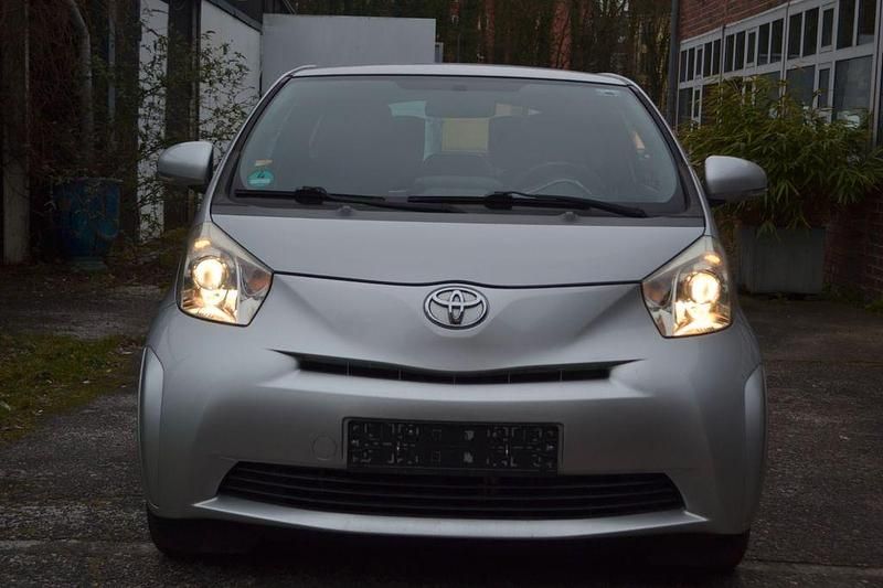 Gebraucht Toyota iQ 69 PS (50 kW) 2011 Silber Kleinwagen