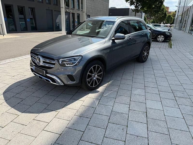 Grau Gebraucht 2021 Mercedes GLC200 SUV | 38.000 € (Fairer Preis) - Bild 1/4