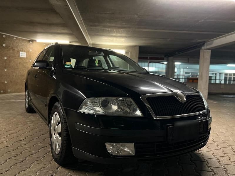 Schwarz Gebraucht 2007 Skoda Octavia Kombi | 3.200 € (Fairer Preis) - Bild 1/4