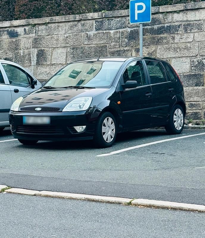 Gebraucht Ford Fiesta 68 PS (50 kW) 2004 Schwarz Kleinwagen