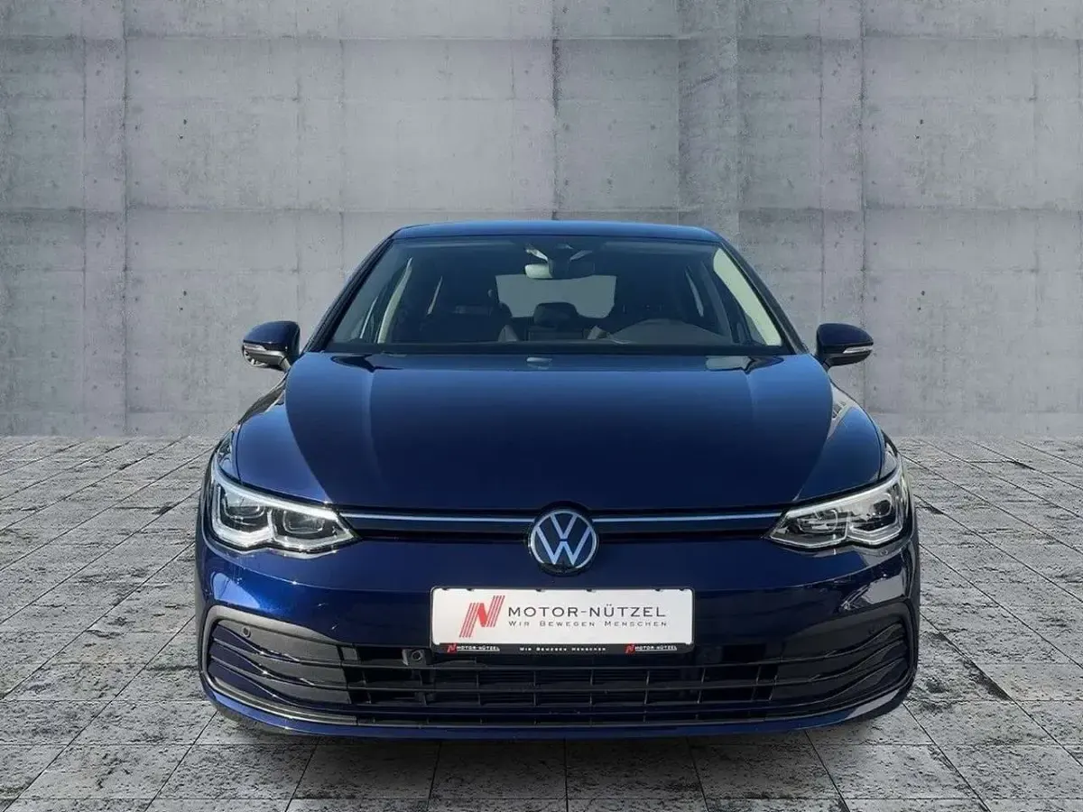 Gebraucht VW Golf VIII Life 131 PS (96 kW) 2023 Blau Limousine