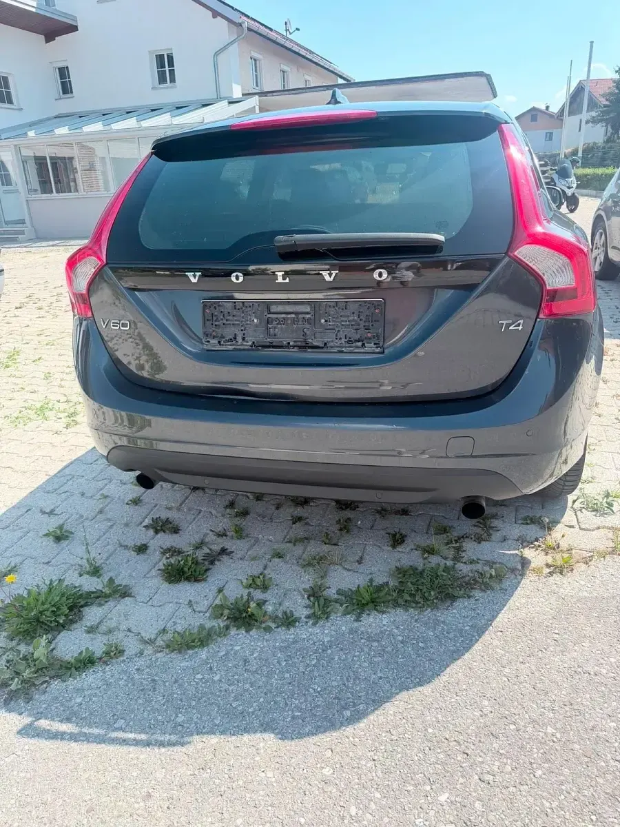 Gebraucht Volvo V60 179 PS (131 kW) 2011 Grau Kombi