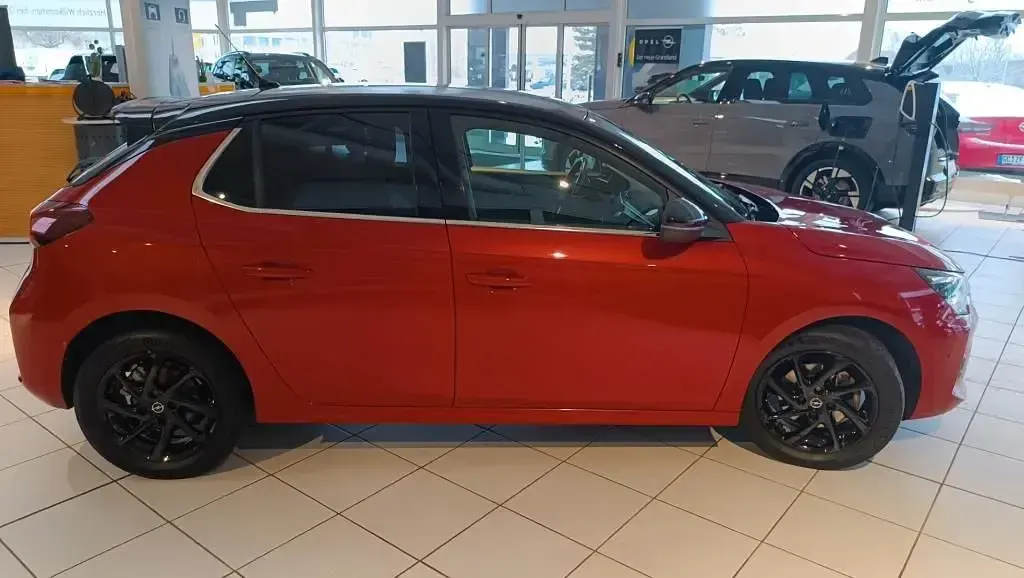 Używany Opel Corsa Ultimate 131 KM (96 kW) 2022 Czerwony Hatchback