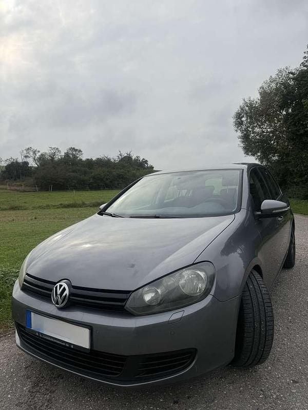 Grau Gebraucht 2010 VW Golf VI Trendline Kleinwagen | 4.950 € (Guter Preis) - Bild 1/4