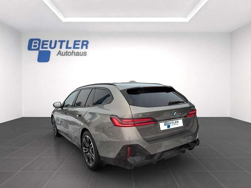 Gebraucht BMW 540 M Sport 303 PS (222 kW) 2025 Grau Kombi