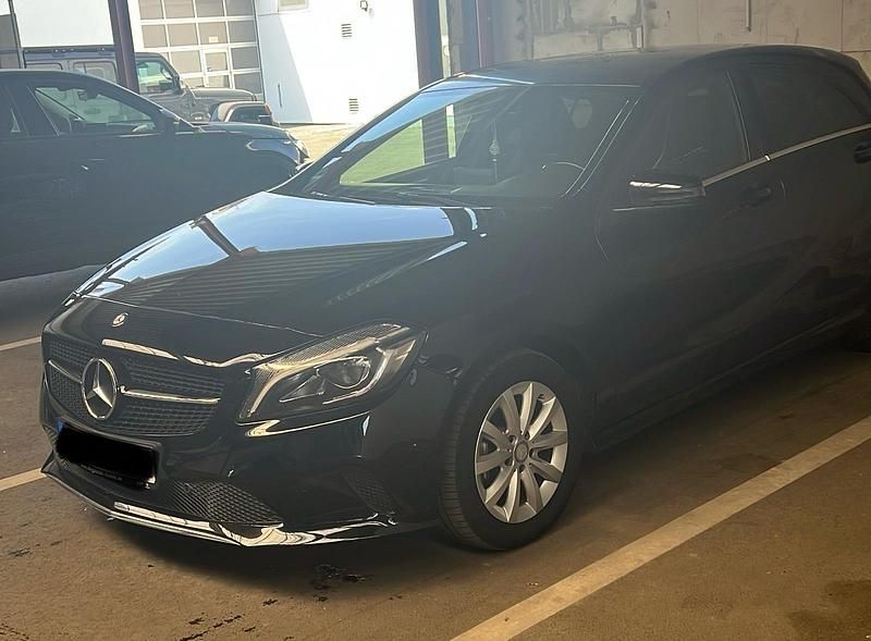 Gebraucht Mercedes A180 2017 Schwarz Coupé