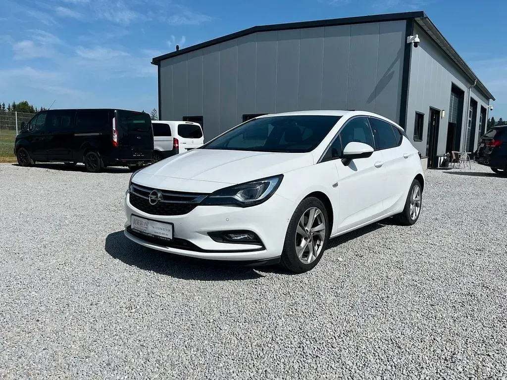 Gebraucht Opel Astra Dynamic 160 PS (117 kW) 2017 Weiß Limousine