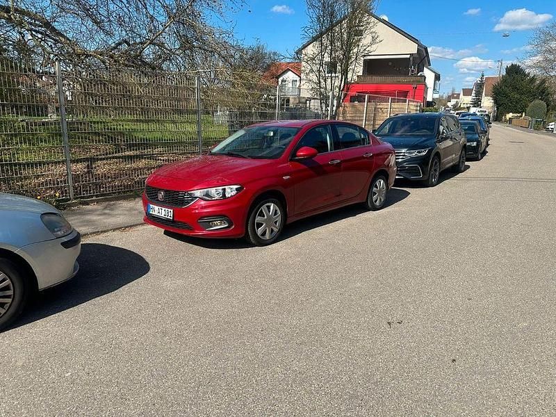 Gebraucht Fiat Tipo Lounge 95 PS (69 kW) 2016 Rot Limousine
