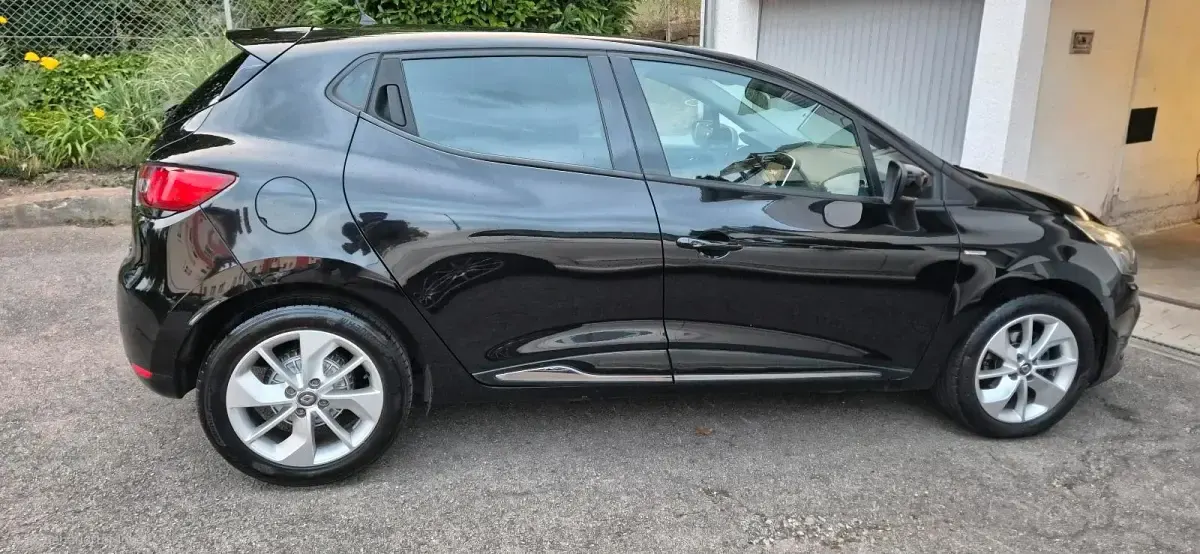Gebraucht Renault Clio IV LIMITED 118 PS (86 kW) 2018 Schwarz Limousine