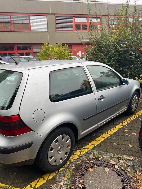 Silber Gebraucht 2001 VW Golf IV Kleinwagen | 650 € (Superpreis) - Bild 1/2