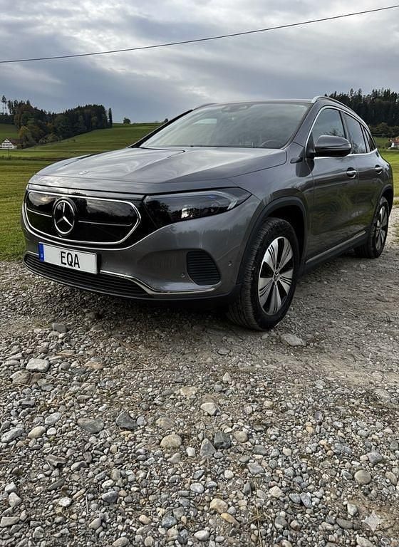 Silber Gebraucht 2021 Mercedes EQA250 SUV | 25.900 € (Fairer Preis) - Bild 1/4