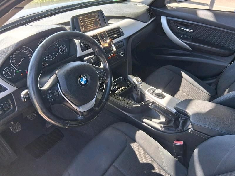 Gebraucht BMW 320 Sport Line 2012 Grau Limousine