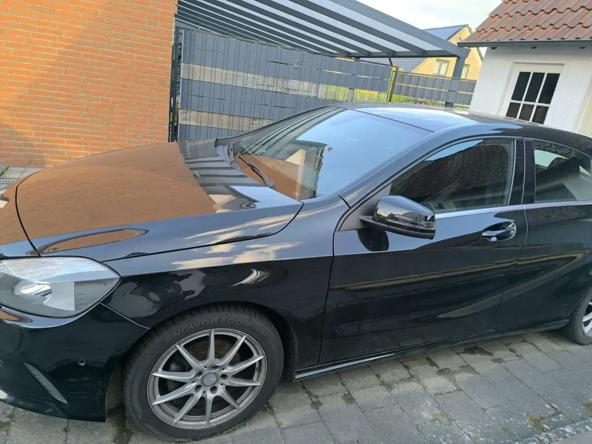Gebraucht Mercedes A180 Urban 109 PS (80 kW) 2016 Schwarz Limousine