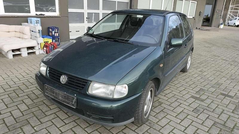 Grün Gebraucht 1998 VW Polo Kleinwagen | 499 € (Guter Preis) - Bild 1/4