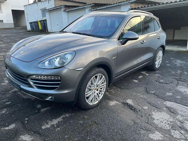 Grau Gebraucht 2010 Porsche Cayenne SUV | 15.800 € - Bild 1/4