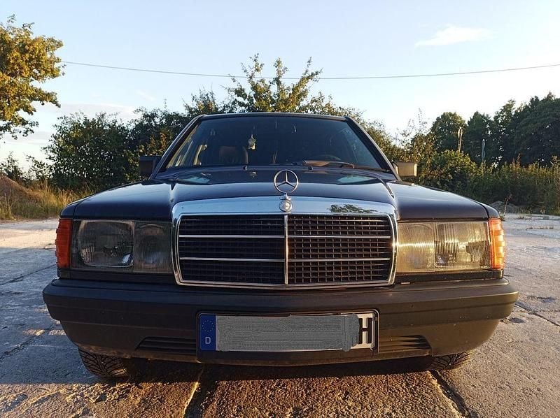Blau Gebraucht 1986 Mercedes 190 Limousine | 4.900 € - Bild 1/4
