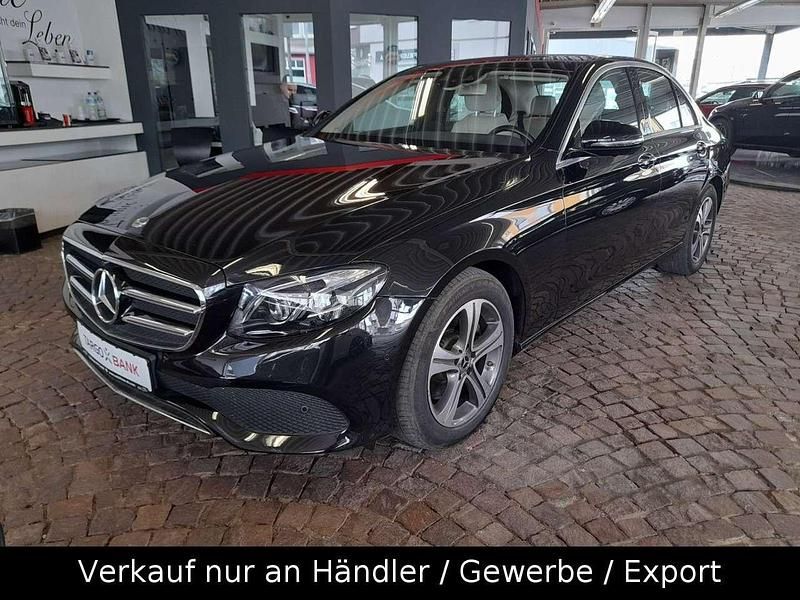 Schwarz Gebraucht 2020 Mercedes E200 Limousine | 29.500 € (Fairer Preis) - Bild 1/3