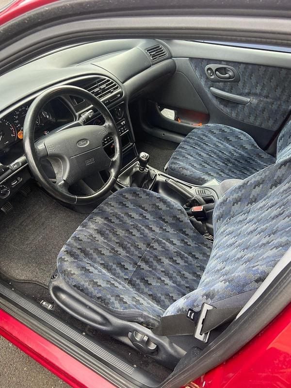 Gebraucht Ford Mondeo 111 PS (81 kW) 1997 Rot Limousine