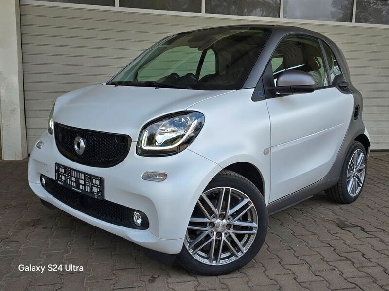 Weiß Gebraucht 2019 Smart ForTwo Electric Drive Brabus Coupé | 10.990 € (Guter Preis) - Bild 1/4