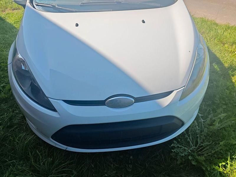 Weiß Gebraucht 2009 Ford Fiesta Ambiente Kleinwagen | 2.850 € (Teuer) - Bild 1/4