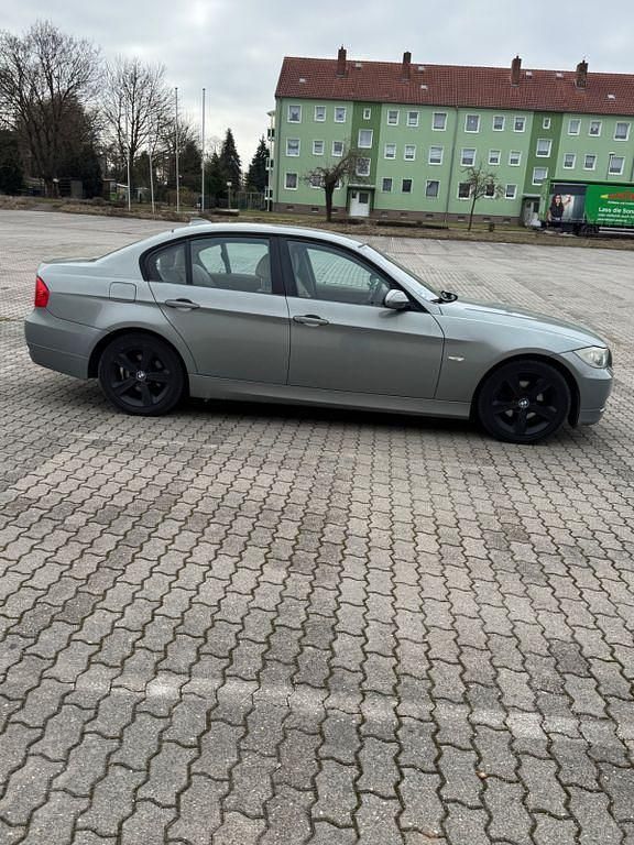 Gebraucht BMW 318 129 PS (94 kW) 2006 Blau Limousine