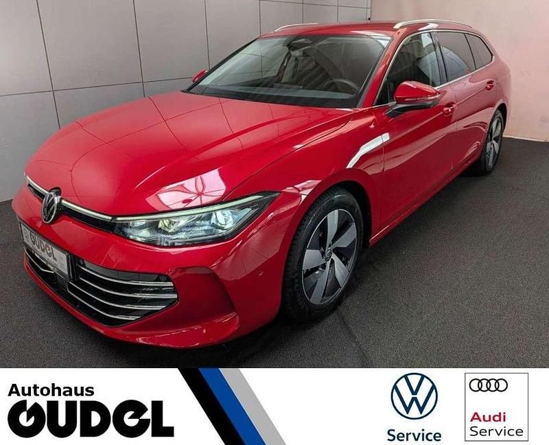 Chilirot metallic Gebraucht 2025 VW Passat IQ Drive Kombi | 36.640 € (Superpreis) - Bild 1/4