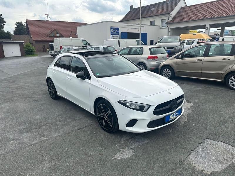 Polarweiss Gebraucht 2018 Mercedes A250 Night Limousine | 21.500 € (Guter Preis) - Bild 1/4
