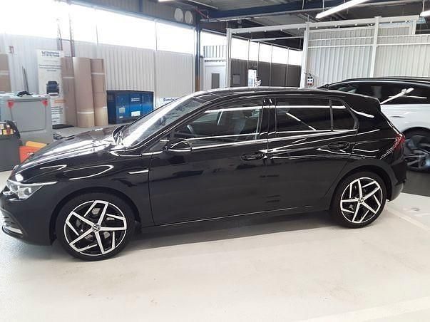 Schwarz Gebraucht 2024 VW Golf VIII Style Limousine | 29.950 € (Guter Preis) - Bild 1/4