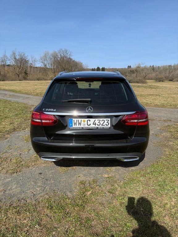 Gebraucht Mercedes C220 194 PS (142 kW) 2019 Schwarz Limousine