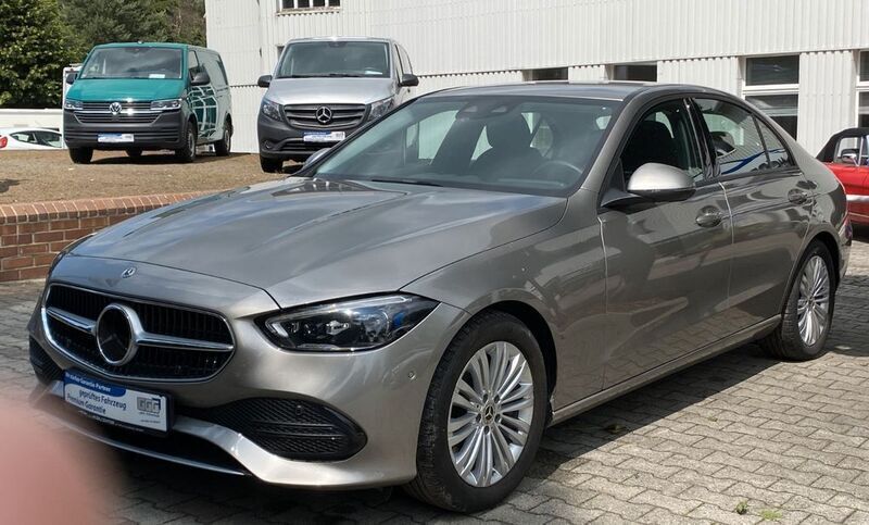 Gebraucht Mercedes C200 204 PS (150 kW) 2023 Mojavesilber  metalliclack Limousine