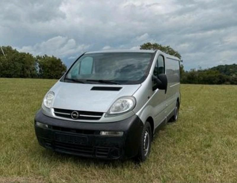 Silber Gebraucht 2004 Opel Vivaro Van | 5.500 € (Fairer Preis) - Bild 1/4