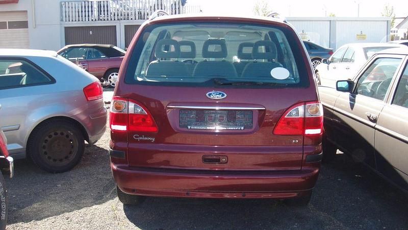 Gebraucht Ford Galaxy Ghia 140 PS (102 kW) 2005 Rot Van / Kleinbus